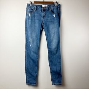 Cabi Distressed Skinny Jeans Size 4. Cute jeans, just looking for a change